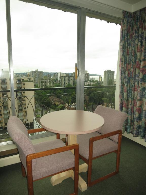 Tropicana Suite Hotel Vancouver Quarto foto