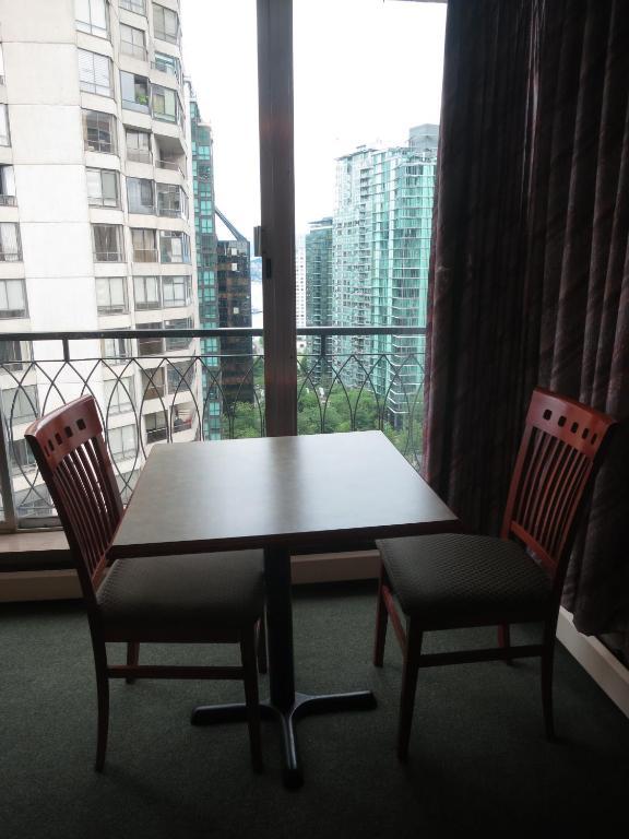 Tropicana Suite Hotel Vancouver Quarto foto